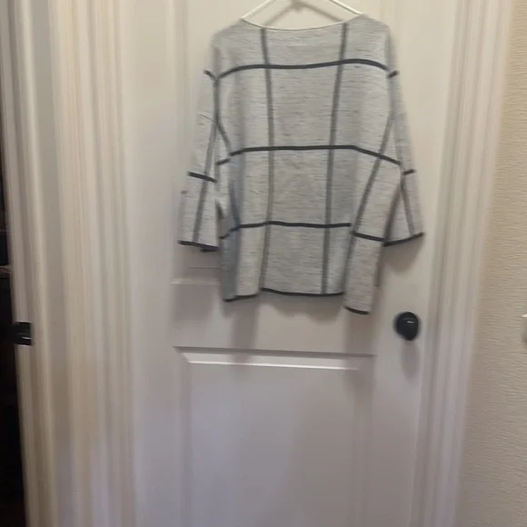 Eileen Fisher wool/ organic cotton sweater box cut. - Picture 4 of 7